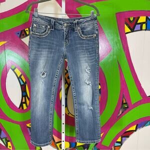 Miss Me, Signature Cuffed Capris. Size 27. In excellent condition!